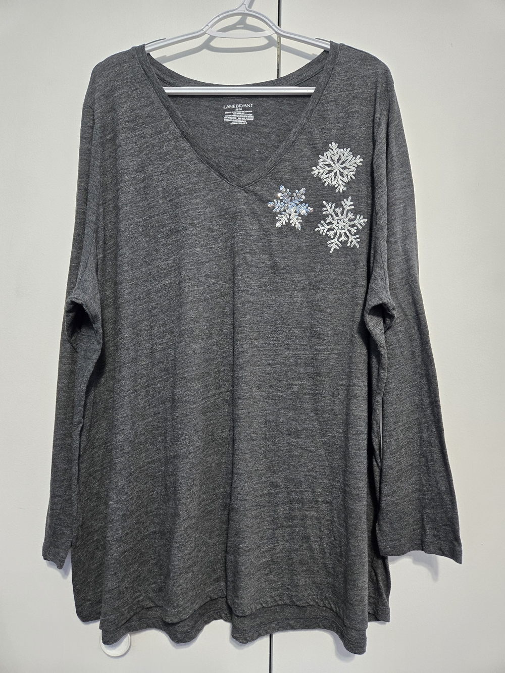 Lane Bryant Snowflake Sequin V-Neck Holiday Tunic Top Gray 26/28 Plus Size